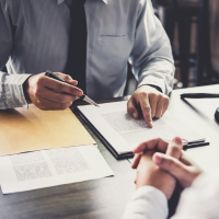 Услуги защитника  по ч.4, 5 ст 12.15 КоАПРФ Выезд на полосу встречного движения в нарушение ПДД - Юридическое обслуживание